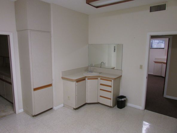 GREAT BUILDING TO BUY OR LEASE!: 1991 Hyde Park St, Sarasota, FL 34239